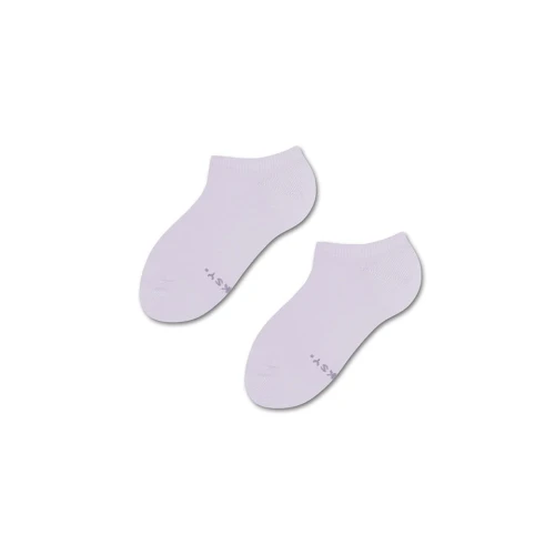 Liliowe skarpetki Stopki dla dzieci Basic - French Lavender. Miękkie, przewiewne i wyjątkowo subtelne. Wprowadzają odrobinę koloru do codziennych stylizacji, nie tracąc przy tym klasy.