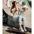 Ciepły beż, kontrastowy branding i wygodny ściągacz. Te skarpetki świetnie wpisują się w luz skateparku i rodzinny vibe. Idealne do sneakersów i jeansów.