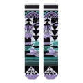 Para artystycznych skarpet ułożonych przodem, w fioletowo-turkusowo-czarno-białym wzorze z trójkątami, falami i motywem twarzy, z napisem „HELL NO” na palcach.